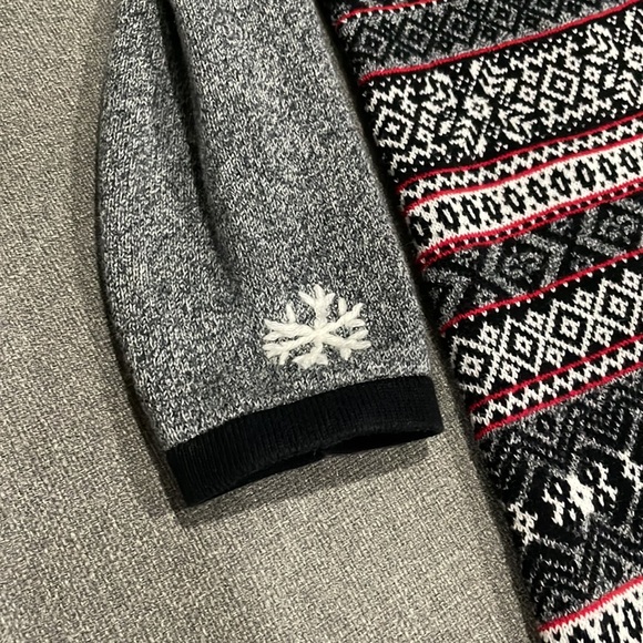 Hanna Andersson Gray Black Snowflake Sweater dress - Picture 8 of 12